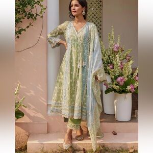 Mulmul brand Panya Organza Green Anarkali Kurta Set. BUST 23.5